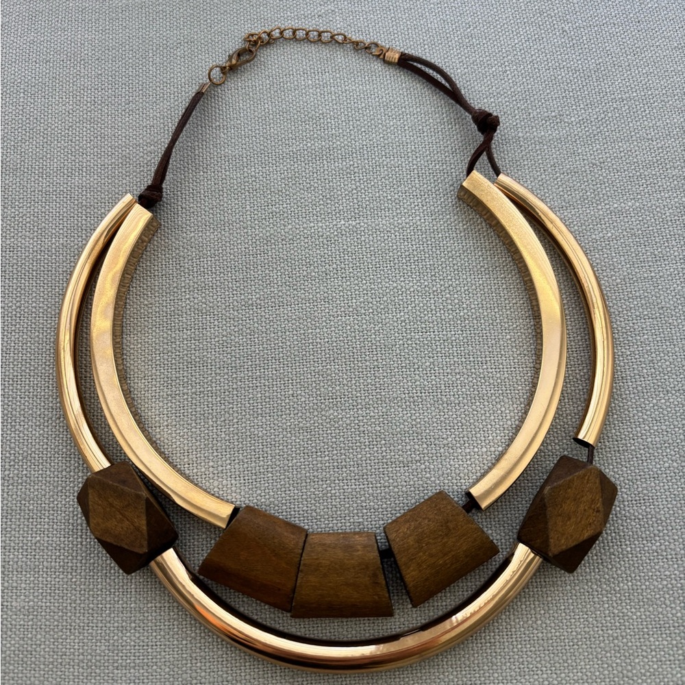 Elegant Gold and Brown Necklace